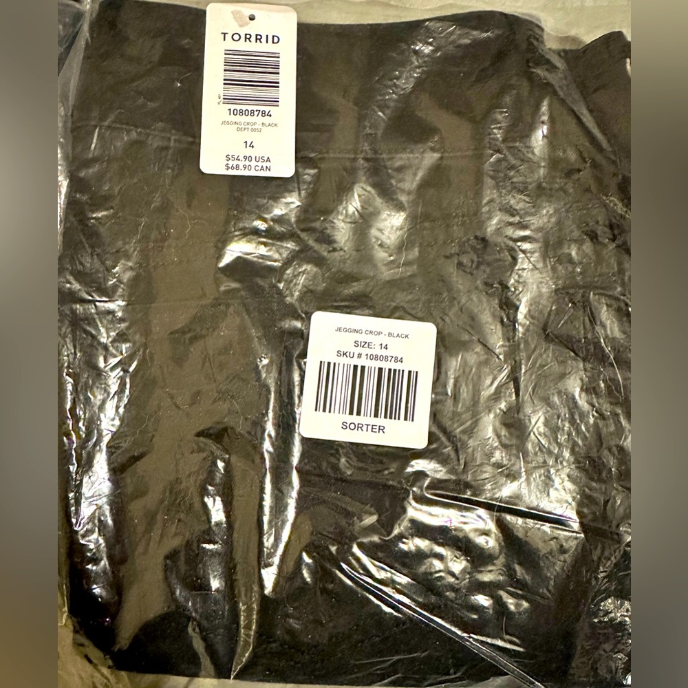 Brand New Torrid Jeggings Crop (Black)